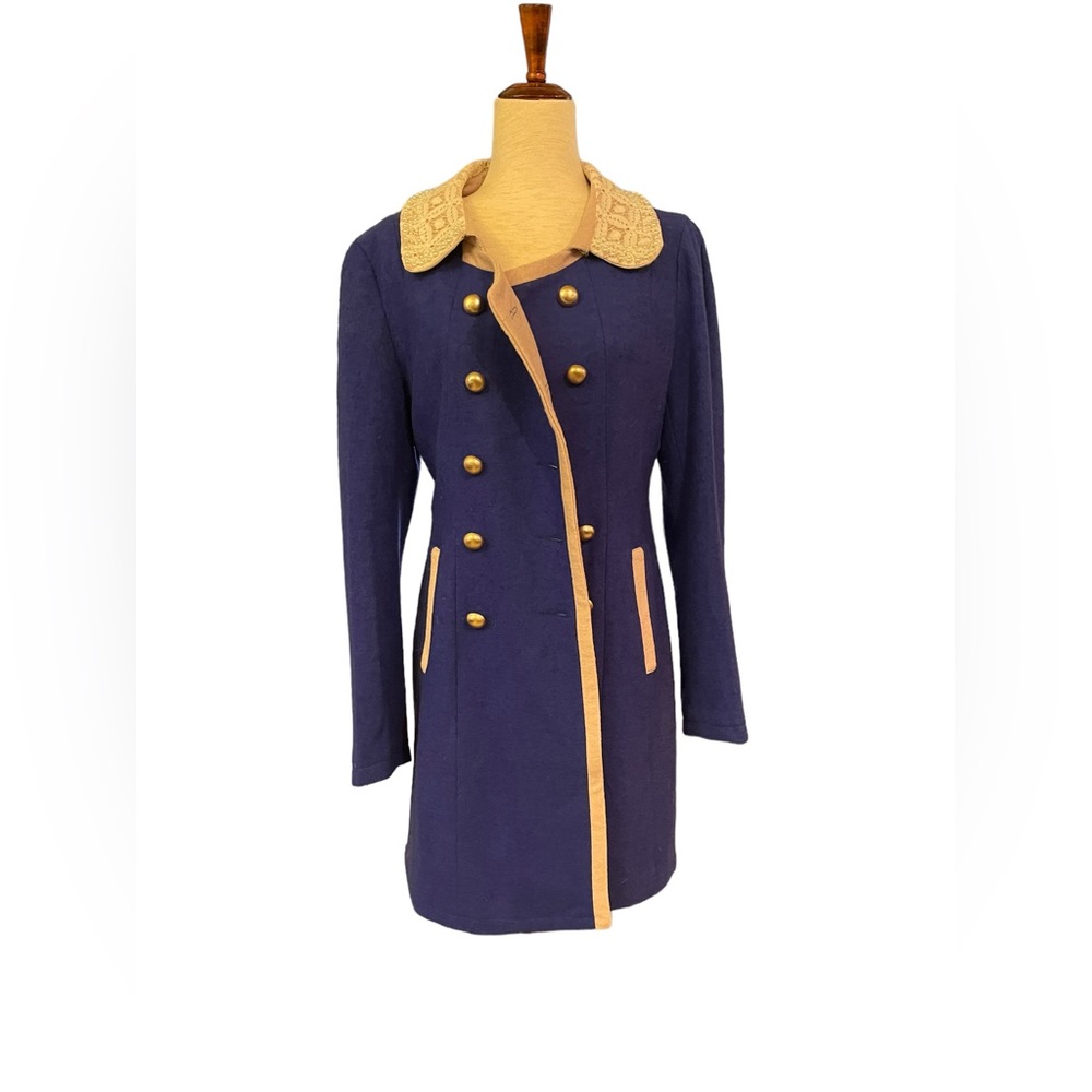 Double Breasted Front Button Closure Fashion Coat w/Pearl and Lace Collar Large